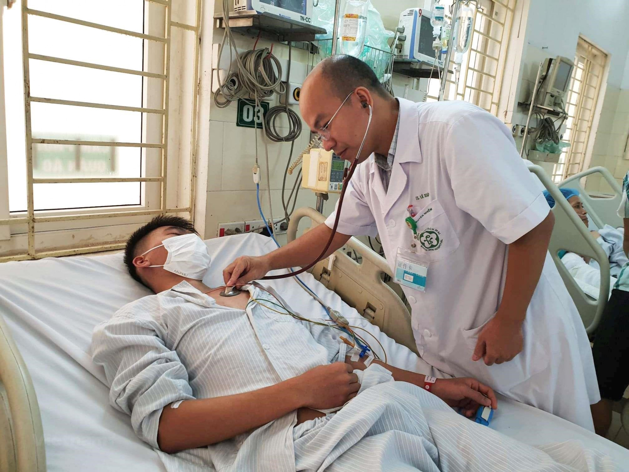 Bệnh nhân sốt xuất huyết điều trị tại Trung tâm Bệnh nhiệt đới (Bệnh viện Bạch Mai) - ảnh minh họa