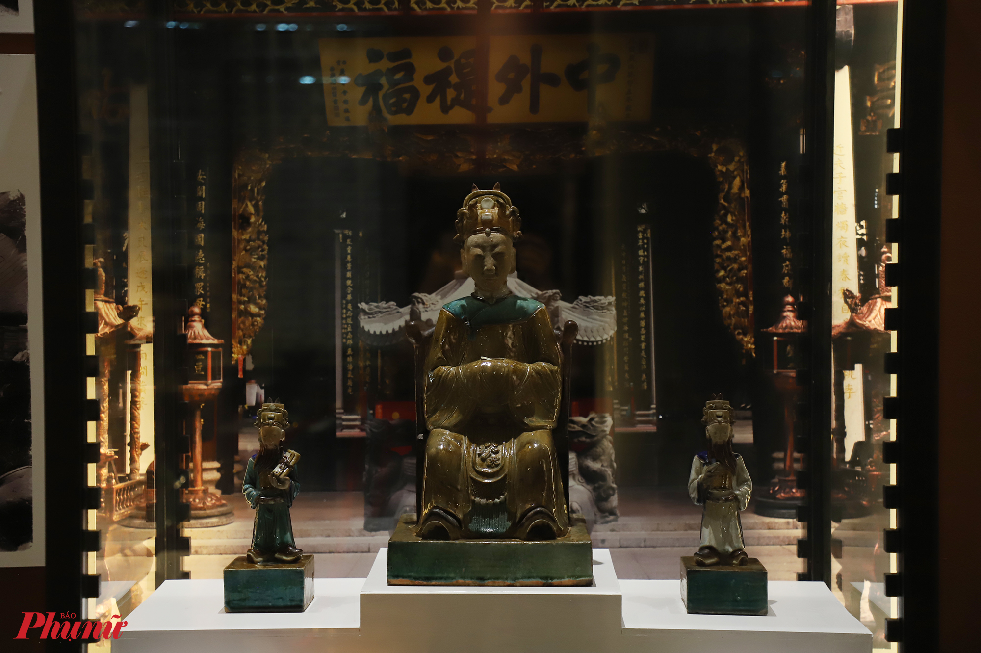 Bộ  tượng Ngọc Hoàng, Nam Tào, Bắc Đẩu xuất hiện vào cuối thế kỷ XIX, đầu thế kỷ XX. Đây là các tượng dùng để thờ. Các tượng cho thấy trình độ tạo tác cầu kỳ, tinh xảo của nghệ nhân. 