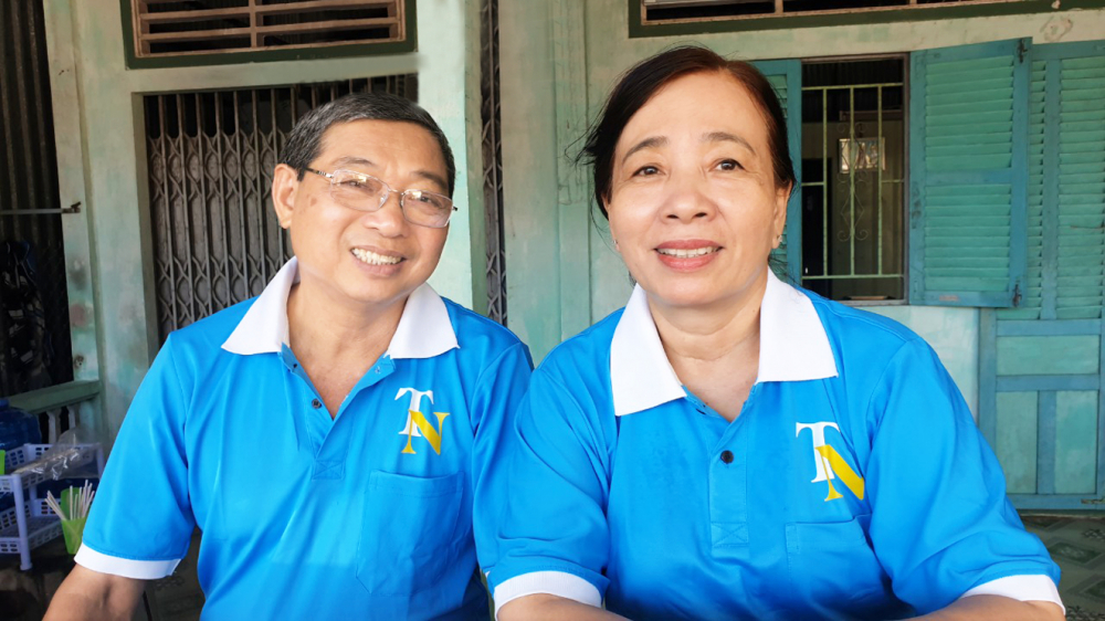 Anh Tuấn và chị Phương hơn 30 năm cùng vượt thăng trầm, làm trụ cột kết nối yêu thương cho cả đại gia đình