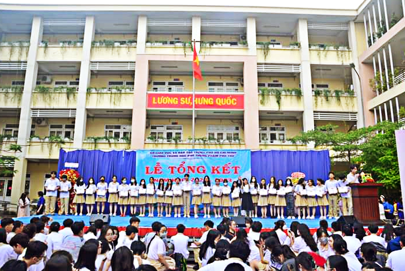 Học sinh Trường THPT Phạm Phú Thứ tham gia lễ tổng kết năm học 2022-2023 -  Nguồn ảnh: Đoàn trường