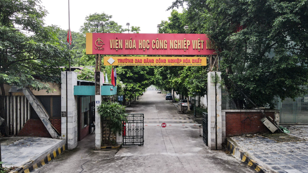 Quận Bắc Từ Liêm có 1 cơ sở là Viện Hóa học công nghiệp Việt Nam, địa chỉ tại phường Phúc Diễn, diện tích hơn 30.000m2, nằm đối diện ga tàu điện Phú Diễn. Theo quy hoạch, vị trí này là đất cơ quan, viện nghiên cứu.