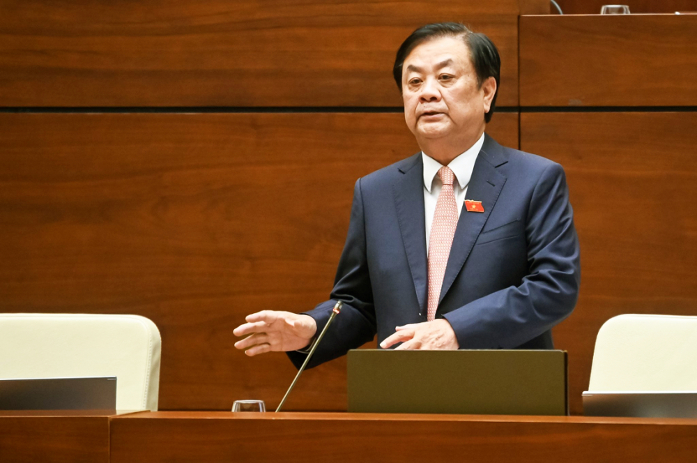 Bộ trưởng Bộ Nông nghiệp và Phát triển nông thôn  Lê Minh Hoan trả lời chất vấn trong phiên họp thứ 25 của Ủy ban Thường vụ Quốc hội chiều 15/8 ẢNH: HUYỀN ANH
