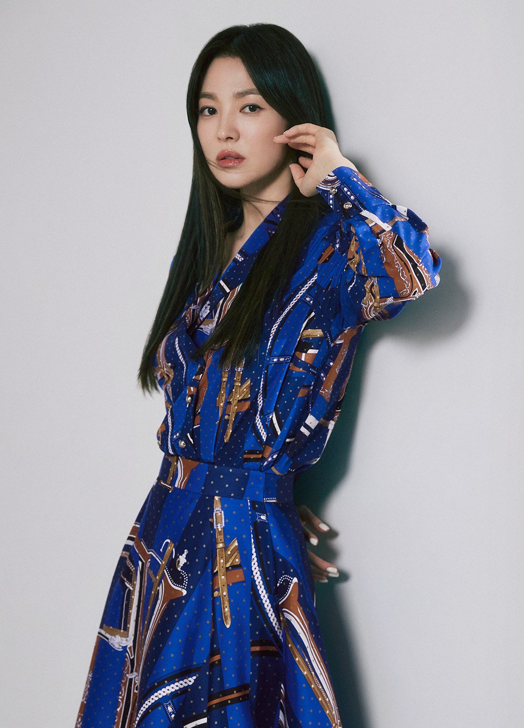 Đến Song Hye Kyo cũng mắc lỗi cơ bản với áo sơ mi, sơ hở là nội y biểu tình