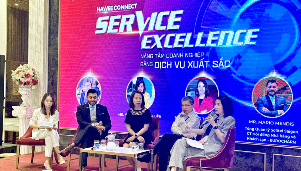 Chương trình Hawee Connect với chủ đề “Service Excellence - Nâng tầm doanh nghiệp bằng dịch vụ xuất sắc” do Hội Nữ doanh nhân TPHCM tổ chức vào tháng 7/2023 - Ảnh: Diễm Trang