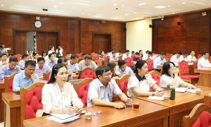 UBND tỉnh Đắk Lắk tổ chức cuộc họp bàn về việc gần 2.500 học sinh chưa có trường học