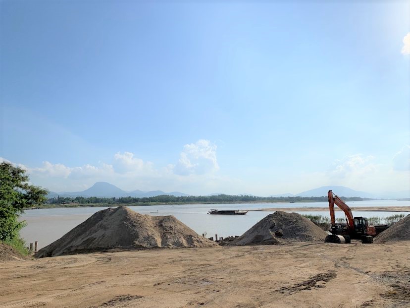 Khai thác cát trái phép trên lòng sông, công ry TNHH Tân Lợi Minh bị phạt 445 triệu đồng. Ảnh minh họa