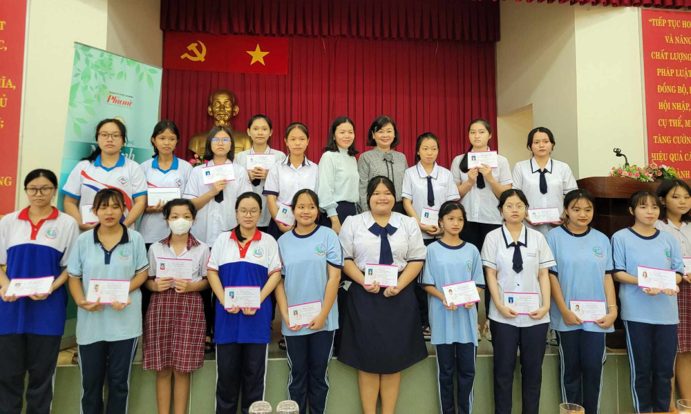 Học bổng Nữ sinh hiếu học vượt khó của Báo Phụ nữ TPHCM đã bước sang năm thứ 32