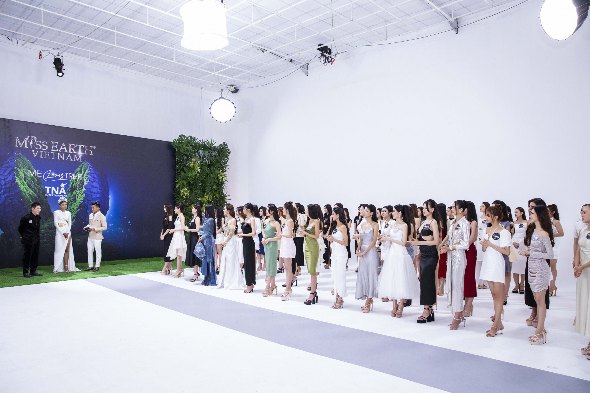 Các tập truyền hình thực tế của Vòng Bán Kết Miss Earth Việt Nam 2023 dự kiến sẽ phát sóng từ ngày 6/9- 8/10/2023 trên các kênh truyền hình cùng các nền tảng mạng xã hội.