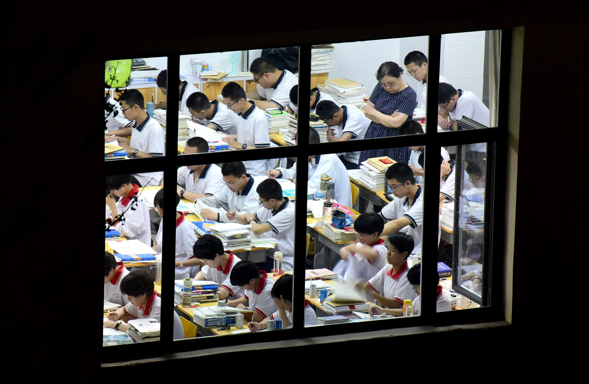 Dưới áp lực cạnh tranh cho suất vào đại học và việc làm, nhiều trường học tại Trung Quốc đã đề ra những quy định nghiêm khắc cho học sinh nhằm cải thiện sự tập trung và khả năng tiếp thu bài học - Ảnh: Getty Images