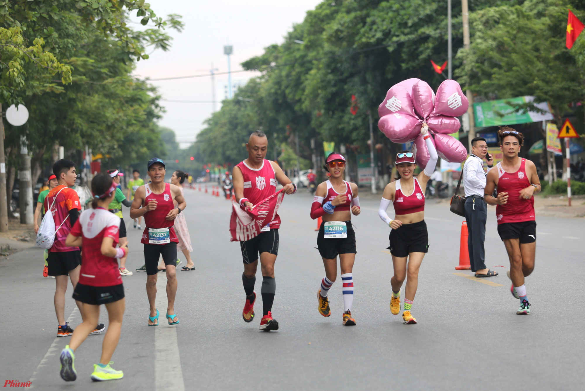 Giải chạy quy tụ hơn 4.000 vận động viên chuyên nghiệp, bán chuyên cũng như những chân chạy phong trào yêu thích bộ môn chạy bộ. Trong đó, có 22 vận động viên nước ngoài đến từ 8 quốc gia.