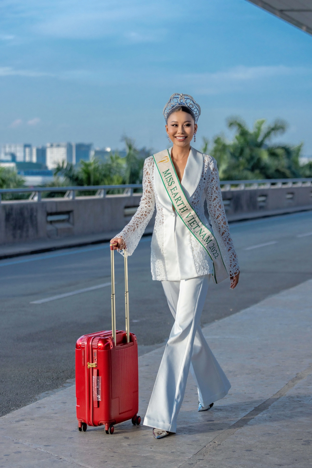 Thạc Thu Thảo sở hữu chiều cao 1,78 m, được khán giả nhận xét có nét giống siêu mẫu Thanh Hằng. Tham gia cuộc thi Hoa hậu các Dân tộc Việt Nam, cô ghi điểm nhờ vóc dáng đẹp, dáng vẻ tự tin và khả năng làm chủ sân khấu. Cô từng đại diện Việt Nam tham gia Miss Earth 2022 tổ chức tại Philippines.