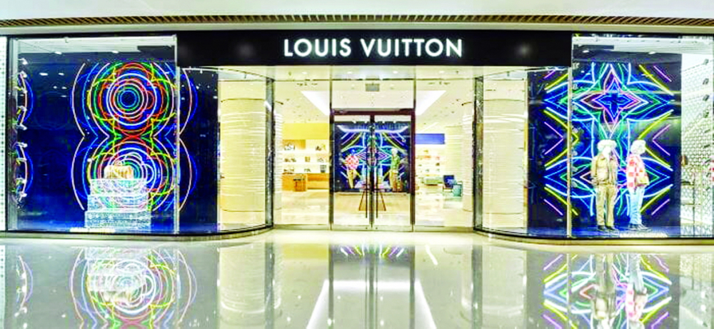 Khung cảnh vắng vẻ tại một cửa hàng Louis Vuitton ở Trung Quốc vào đầu năm nay - Nguồn ảnh: Business Today