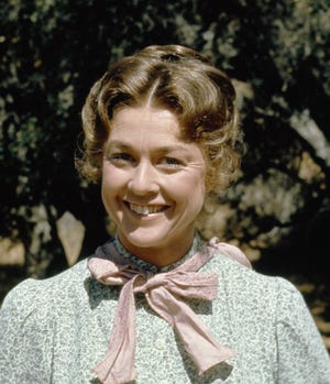 Vai diễn cô giáo Alice Garvey của bà trong phim Ngôi nhà nhỏ trên thảo nguyên chiếm nhiều thiện cảm của người xem