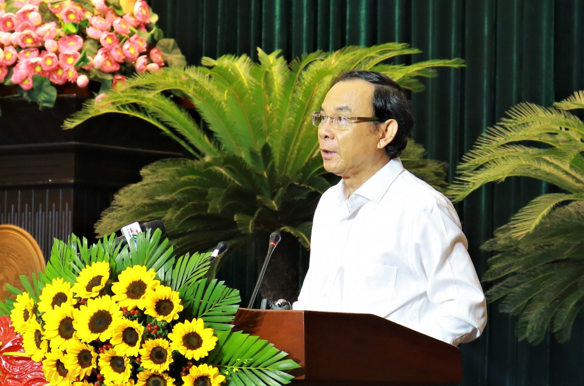 Bí Thư thành uỷ TPHCM Nguyễn Văn Nên phát biểu tại buổi họp mặt tri ân