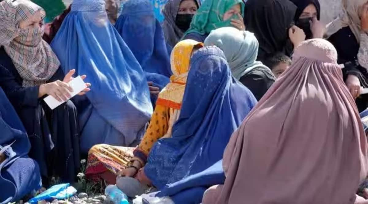 Phụ nữ Afghanistan gánh chịu thêm những lệnh cấm từ Taliban.