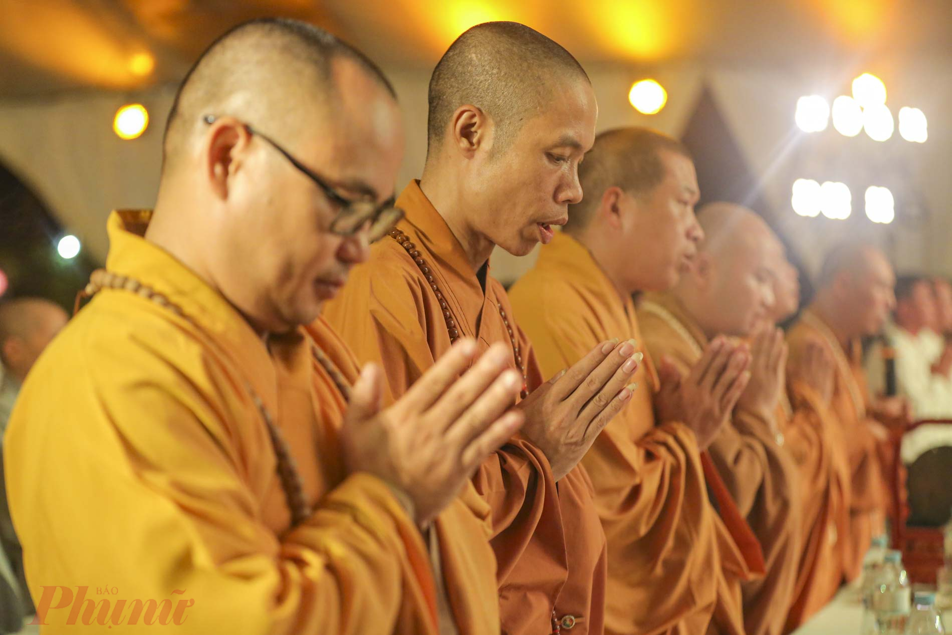 Những câu chuyện, những tâm sự, bài học về sự hi sinh của mẹ cha dành cho con cái được các Phật tử tại chùa Kim Sơn Lạc Hồng truyền tải đến hàng nghìn người trong buổi lễ