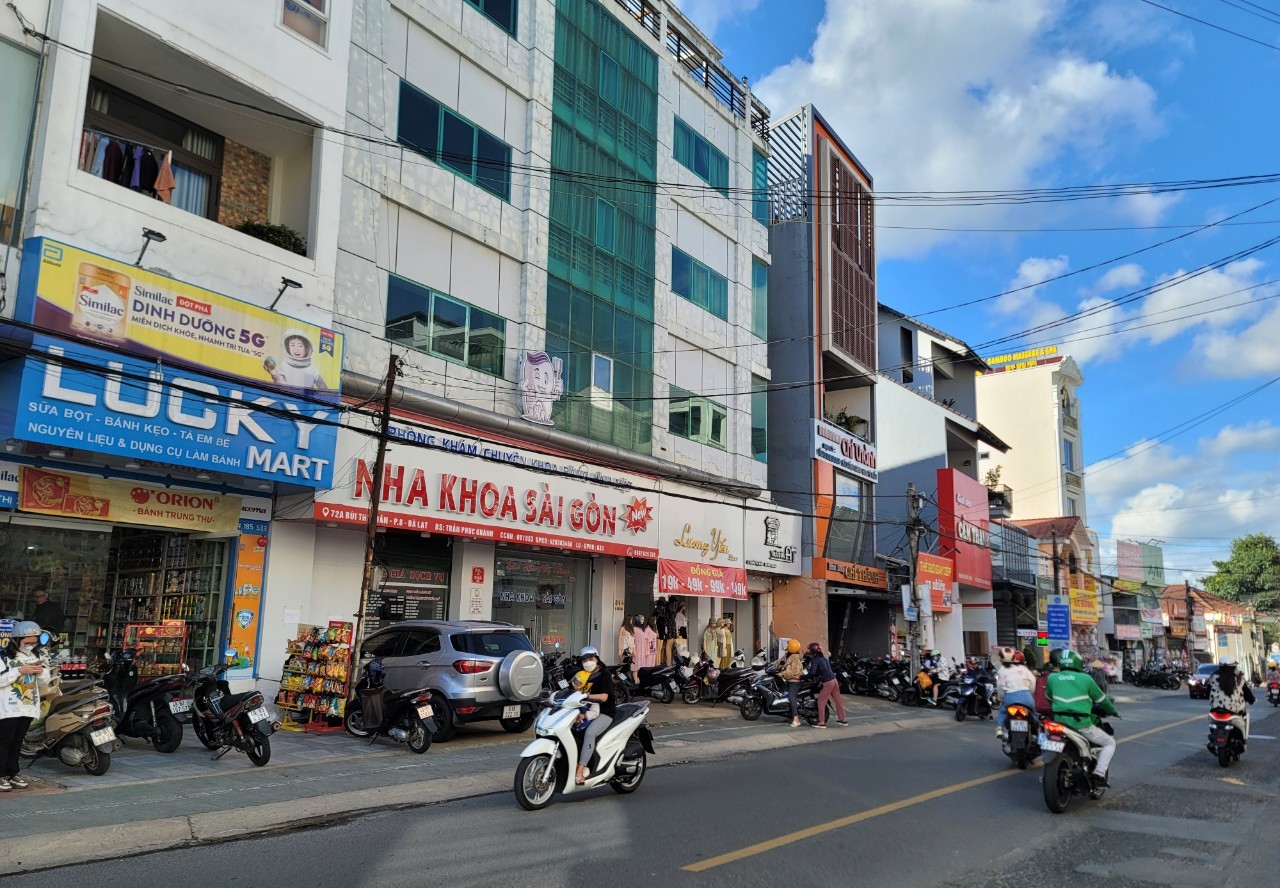 Đường Bùi Thị Xuân, phường 8, TP Đà Lạt - nơi có nhà xách nghi xảy ra vụ việc.