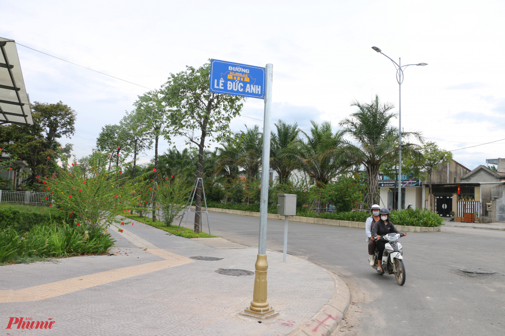 Tuyến đường  mang tên Đại tướng Lê Đức Anh vừa được gắn bản tên đi qua nhiều khu biệt thự, phố mới Eco Garden Huế rất đẹp