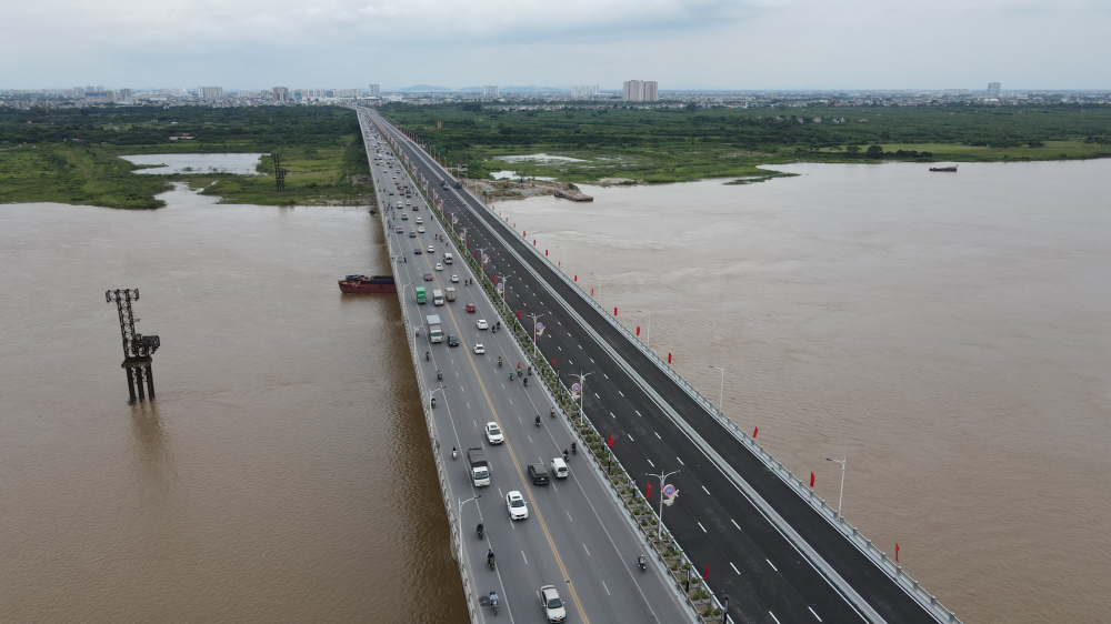 Ngày 30/8, UBND TP Hà Nội tổ chức thông xe dự án cầu Vĩnh Tuy giai đoạn 2, chính thức đưa công trình trọng điểm này vào sử dụng.
