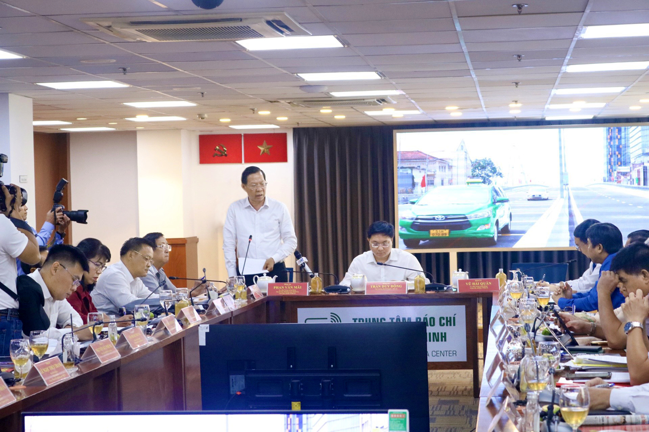 Chủ tịch UBND TPHCM Phan Văn Mãi phát biểu tại tọa đàm