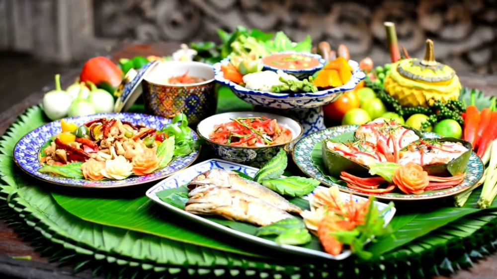 Bữa ăn với nhiều món Thái - Ảnh Internet