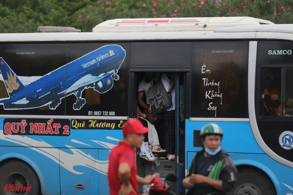 Tuy nhiên, vẫn còn một bộ phận người dân quay trở lại Hà Nội trong ngày 4/9, tức là ngày nghỉ lễ cuối cùng. Vẫn còn tình trạng nhồi nhét hành khách ở một số tuyến xe khách lân cận Hà Nội.