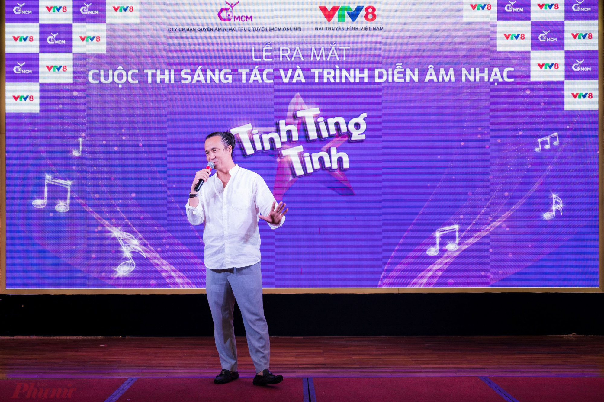 Nhạc sĩ Lê Minh Sơn giới thiệu về cuộc thi tại buổi họp báo.