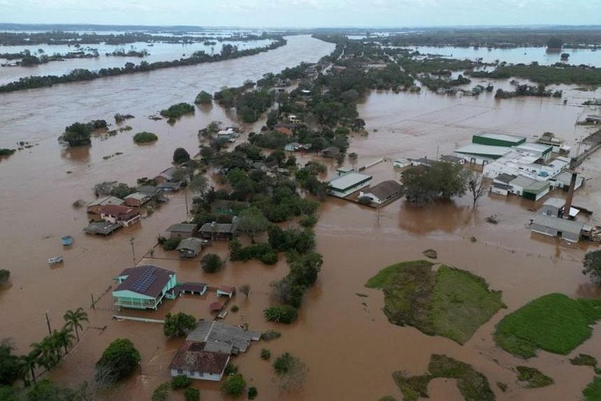 Miền nam Brazil hứng chịu trận lụt kinh hoàng.