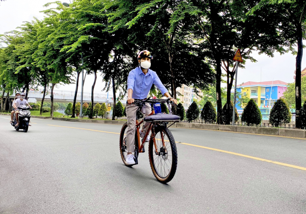 Anh Hoàng Anh Thắng cho biết, việc đi xe đạp ở TPHCM còn thiếu an toàn và việc gửi xe đạp cũng khó khăn, bất tiện