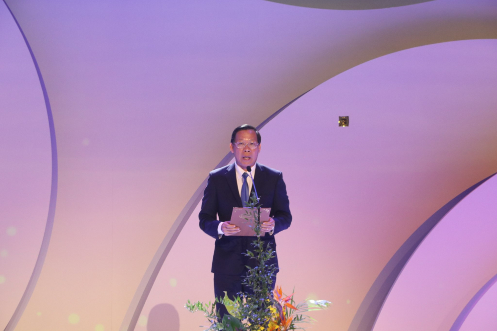 Ông Phan Văn Mãi phát biểu tại buổi thiết đãi khách quốc tế. 