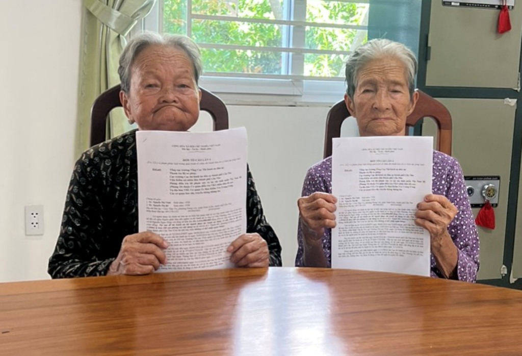 2 cụ bà Nguyễn Thị Vinh và Nguyễn Thị Bê trong một lần đến Cục THADS TP Cần Thơ đòi thi hành án để nhận thừa kế theo bản án của tòa