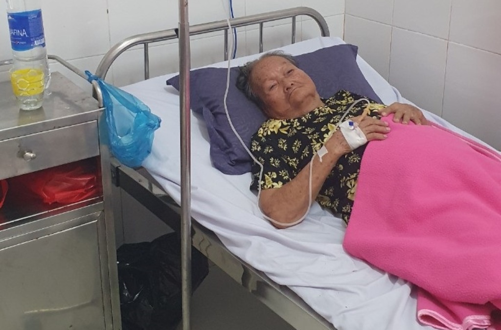 Hiện cụ Nguyễn Thị Bê trở bệnh phải nhập viện điều trị