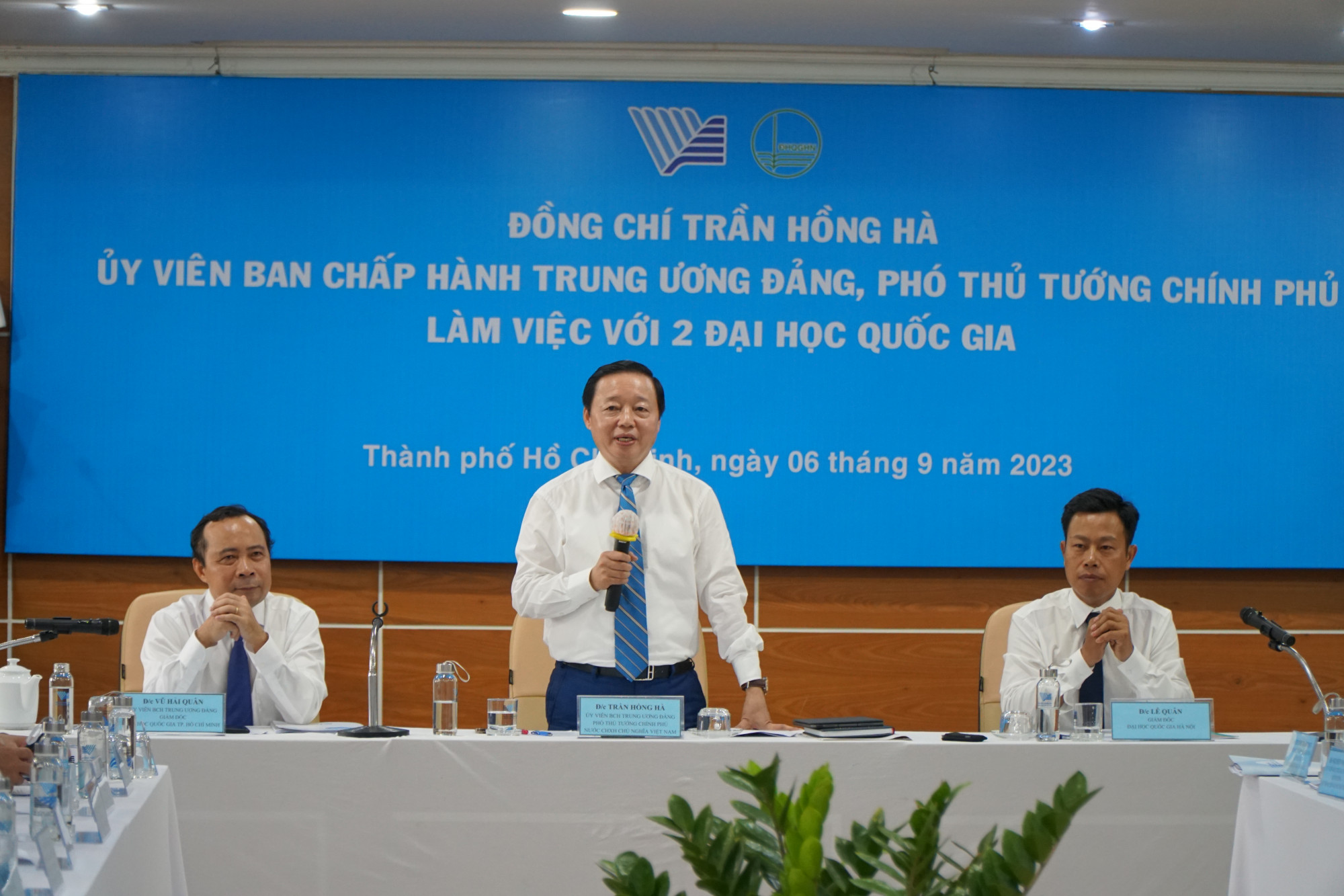 Phó  thủ tướng Trần Hồng Hà trong buổi làm việc tại ĐH Quốc gia TPHCM. Ảnh: Anh Nhàn