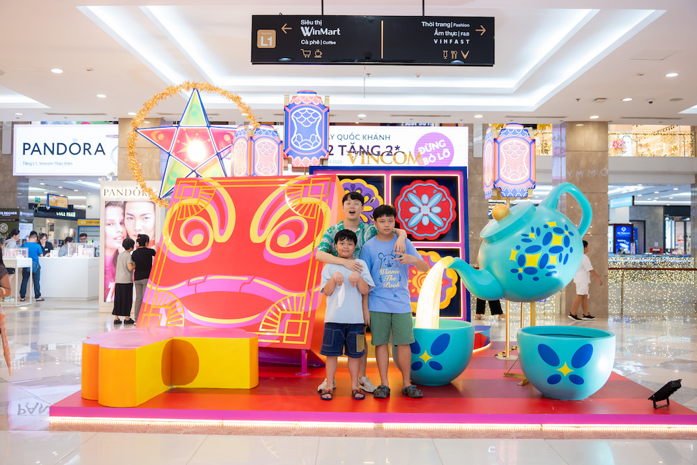  Vincom Mega Mall Thảo Điền gây ấn tượng cho các gia đình với mâm cỗ trông trăng khổng lồ - Ảnh: Vincom