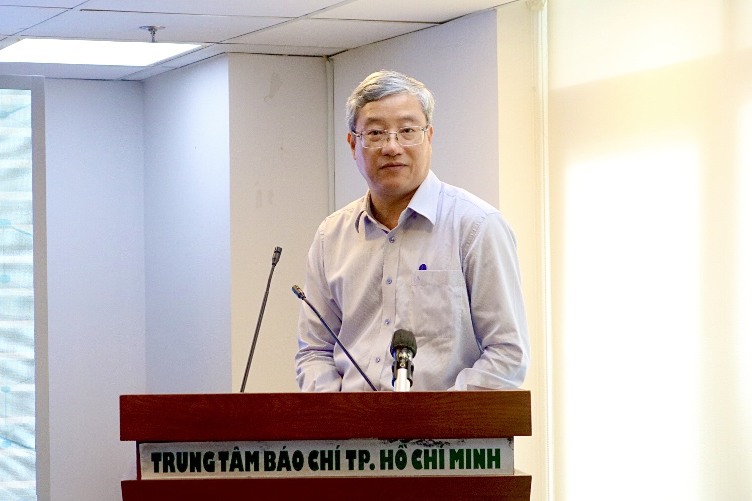 Ông Phạm Bình An - Phó Viện trưởng Viện Nghiên cứu phát triển TPHCM chia sẻ tại hội thảo