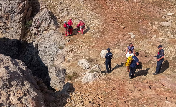 Hoạt động cứu Mark Dickey được mô tả là một trong những cuộc giải cứu hang động lớn nhất thế giới. Ảnh: Mithat Unal/AP