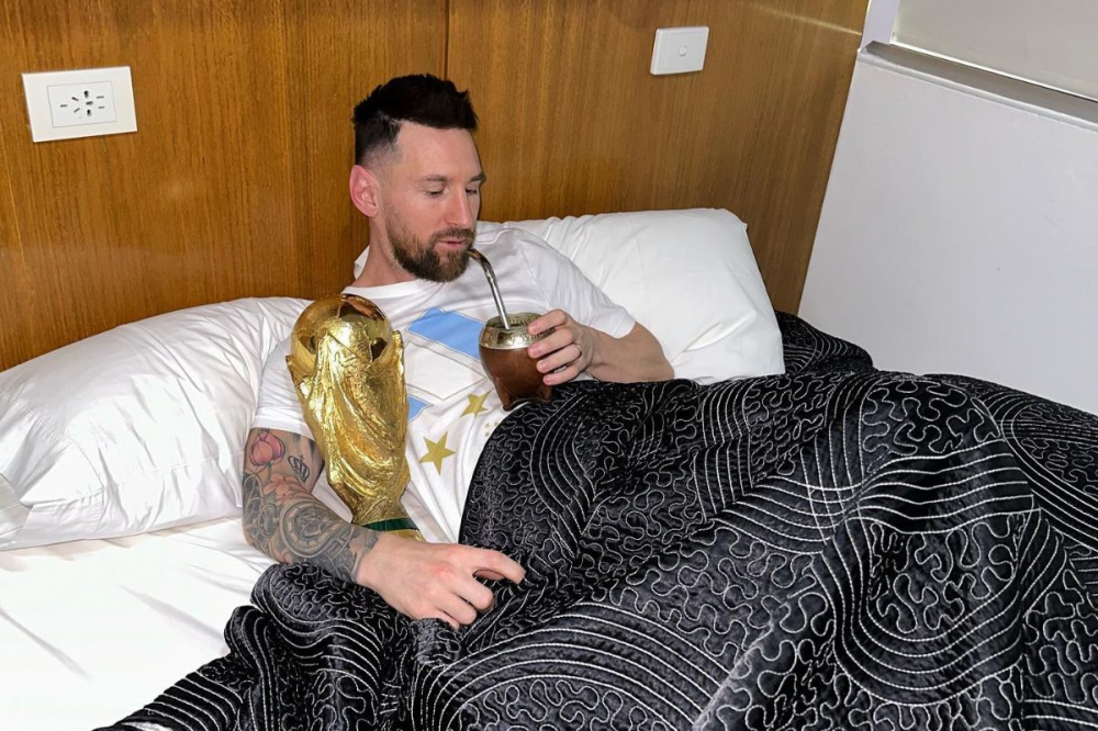 Messi cùng cốc trà Yerba Mate - Ảnh Internet