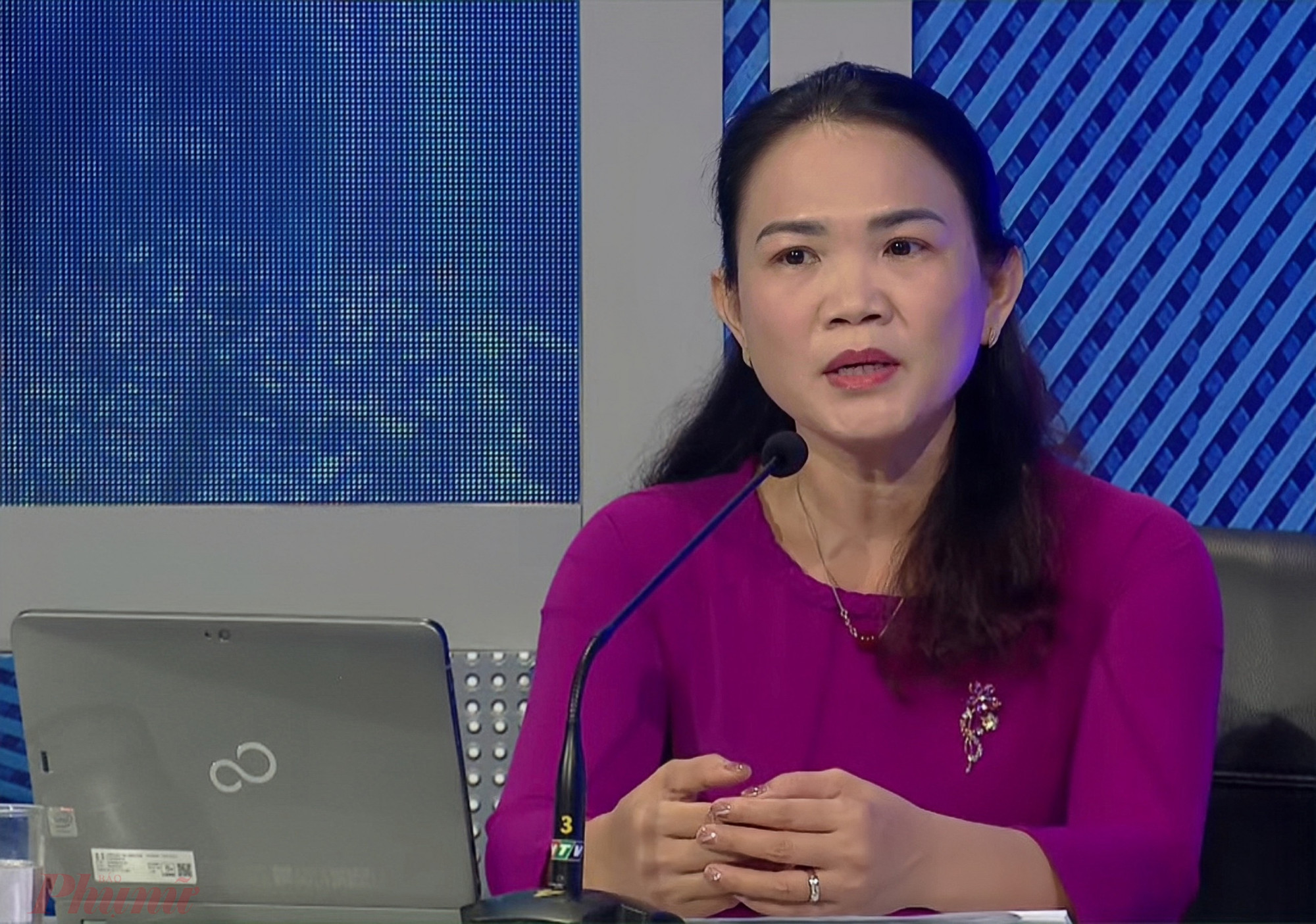 Bà Huỳnh Lê Như Trang - Phó Giám đốc Sở LĐTB&XH trả lời cử tri