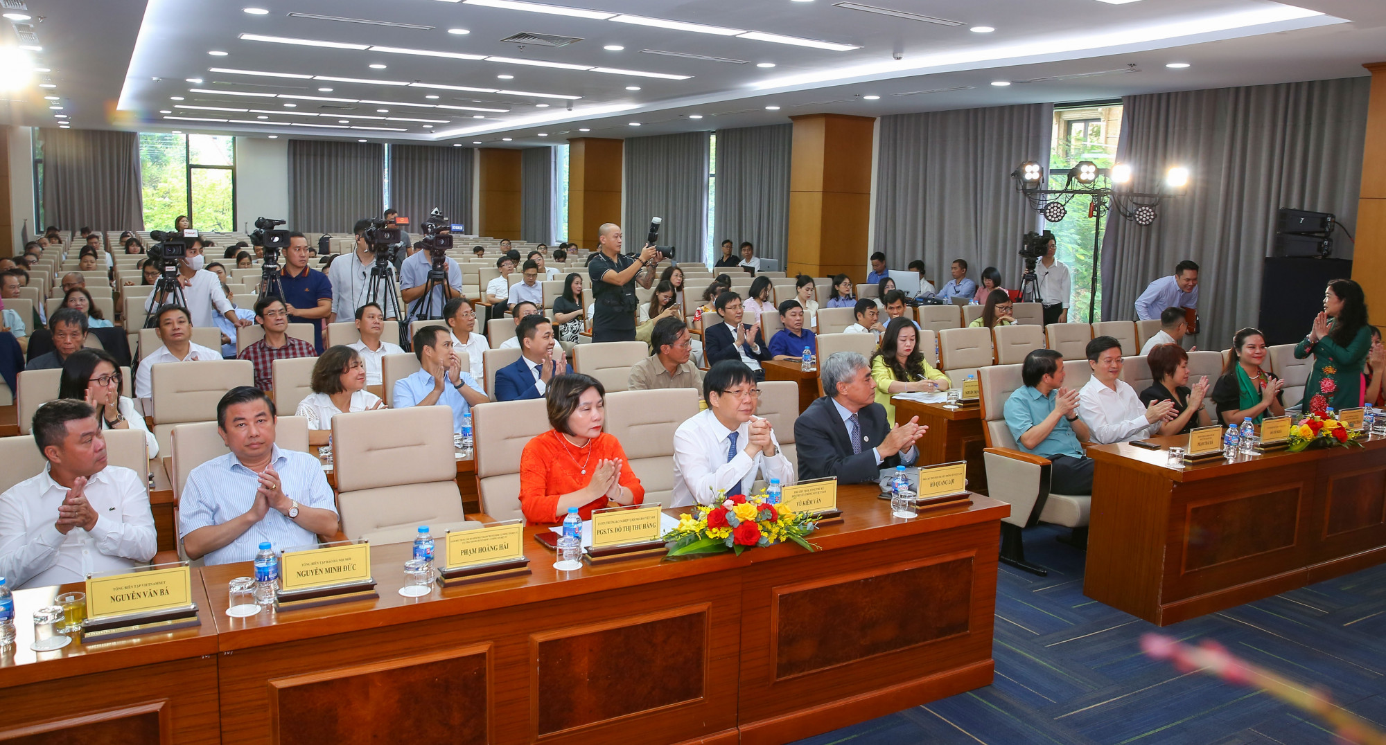 Hội thảo có sự tham dự của lãnh đạo cơ quan quản lý báo chí, lãnh đạo các cơ quan báo chí hàng đầu Việt Nam cùng nhiều chuyên gia báo chí có kinh nghiệm.