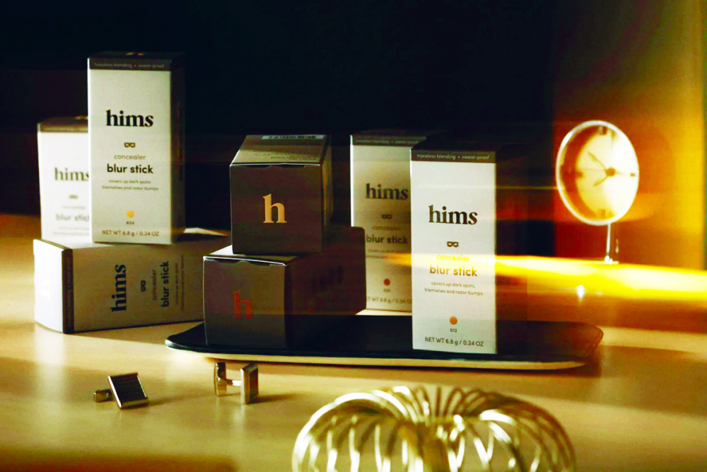 Kem nền che khuyết điểm Blur Stick là dòng mỹ phẩm đầu tiên cho nam ra mắt bởi Hims & Hers phù hợp với đa dạng màu da - Nguồn ảnh: Hims&Hers