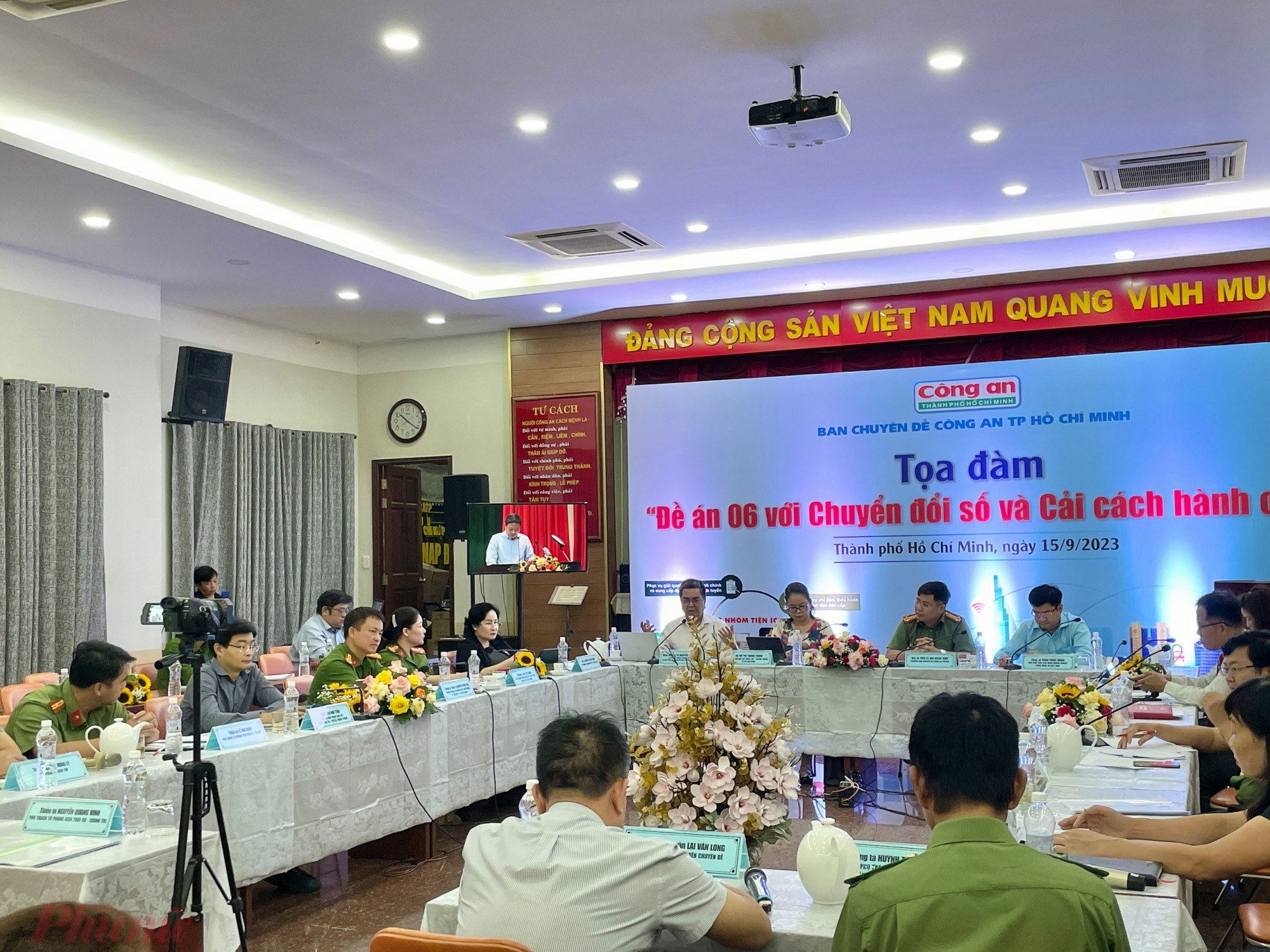 Quang cảnh toạ đàm