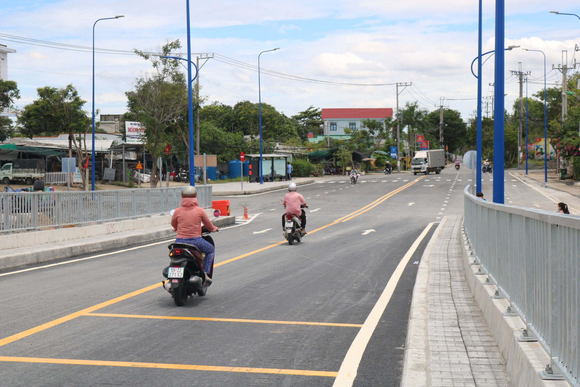 Người dân xã Lý Nhơn bắt đầu lưu thông trên cây cầu mới