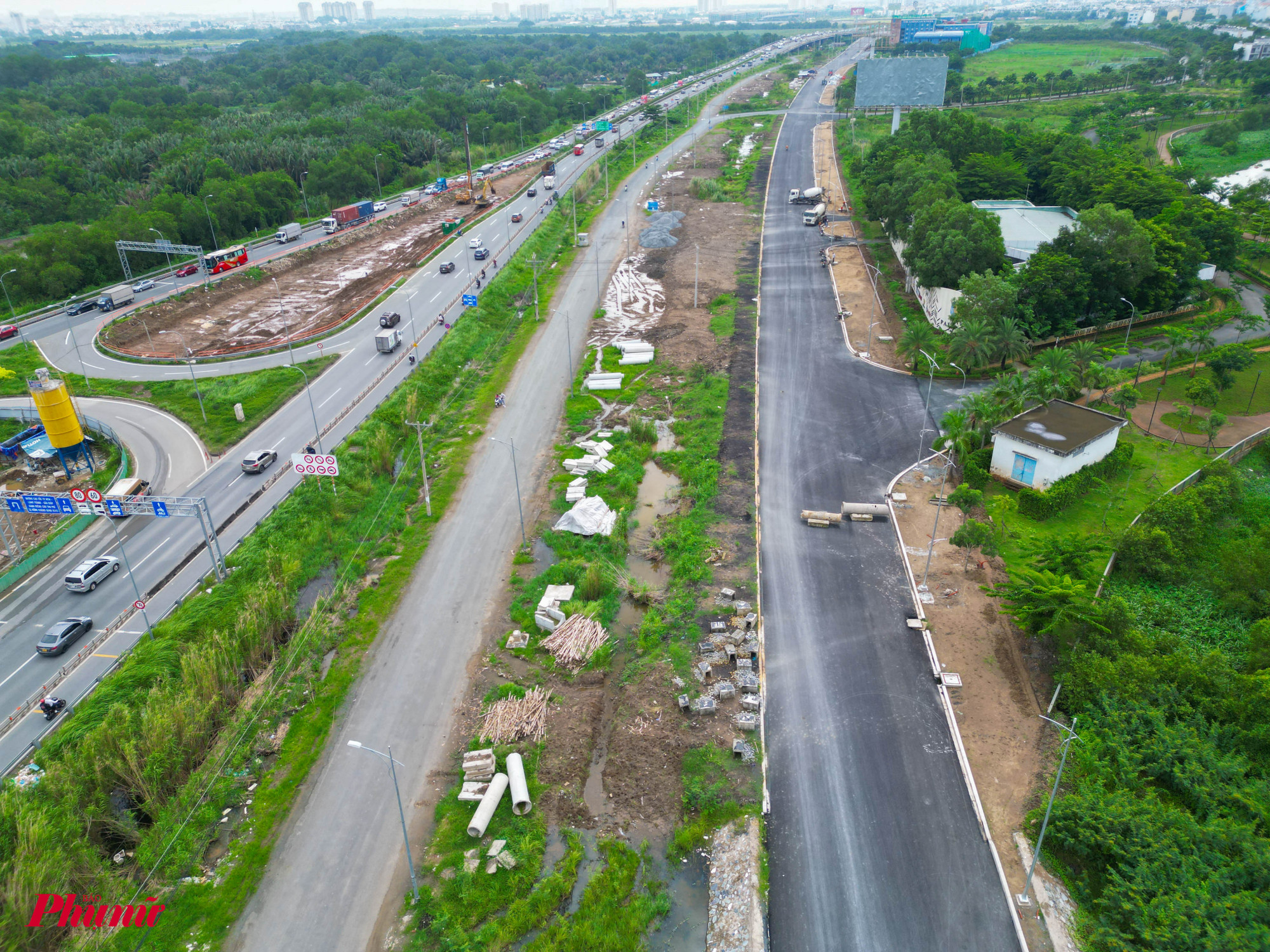 Đường song hành cao tốc TPHCM - Long Thành, đoạn từ đường Nguyễn Thị Định đến Đỗ Xuân Hợp (TP Thủ Đức)