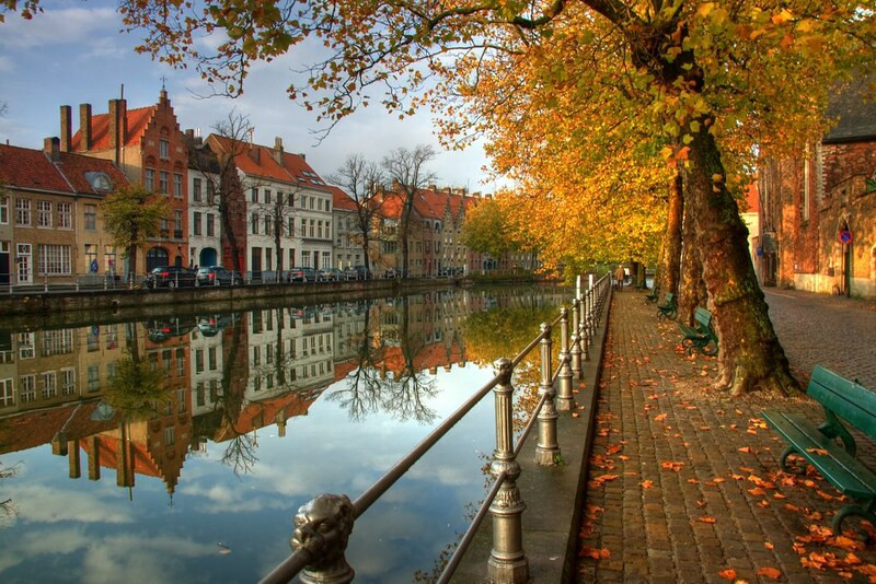 Vẻ đẹp cổ kính của thành phố Bruges vào mùa thu - Ảnh Internet