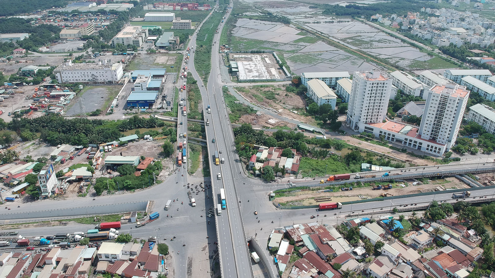 Dự án Vành Đai 2 (từ cầu Phú Hữu đến đường Võ Nguyên Giáp) có chiều dài 3,5km, sơ bộ tổng mức đầu tư khoảng 9.328 tỉ đồng