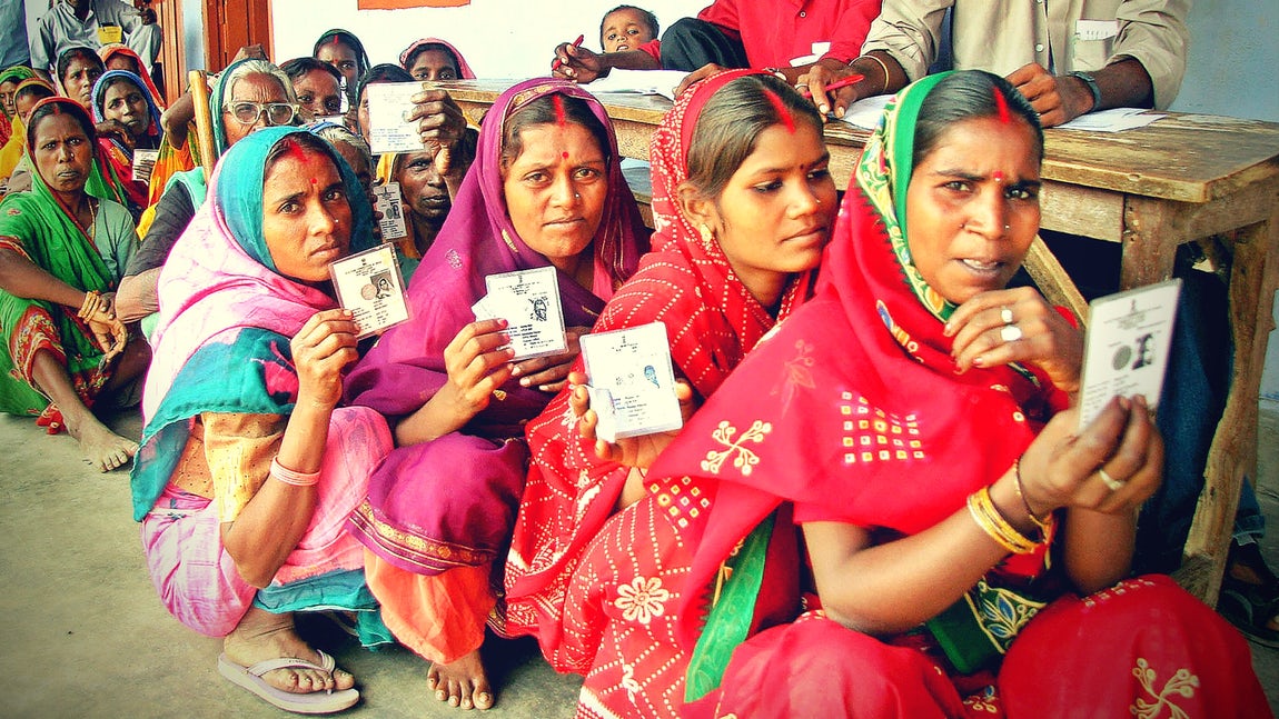 Tỷ lệ phụ nữ tham gia bộ máy lập pháp các cấp ở Ấn Độ hiện thuộc nhóm thấp nhất thế giới - Ảnh: Reuters 