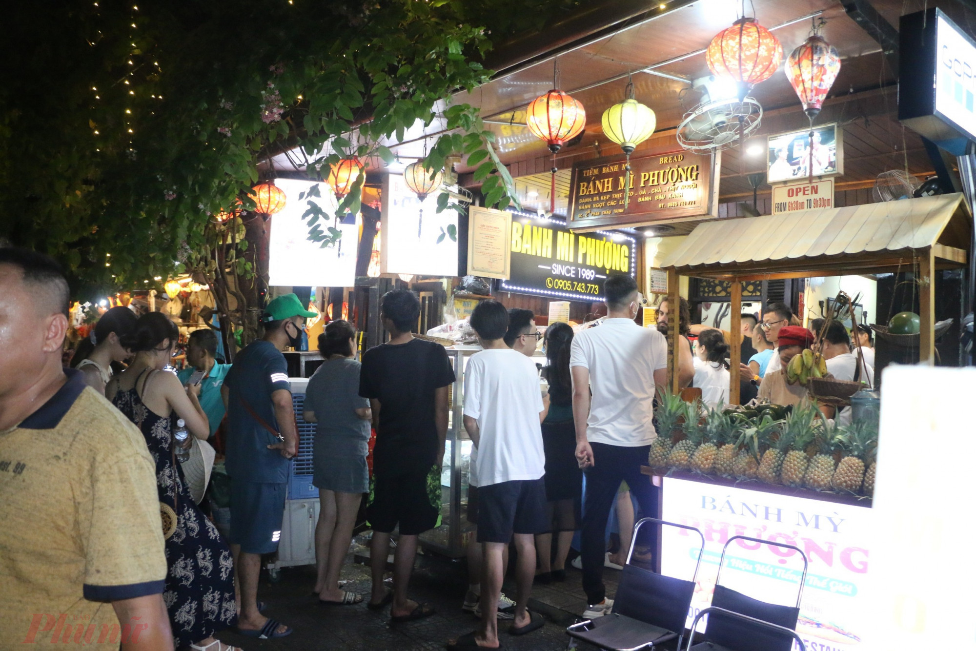 Tiệm bánh mì Phượng