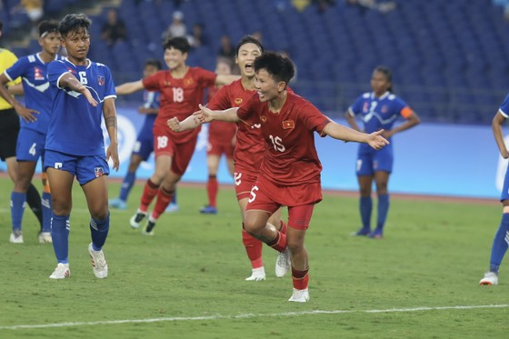 Thắng 2-0 trước Nepal, Việt Nam có 3 điểm