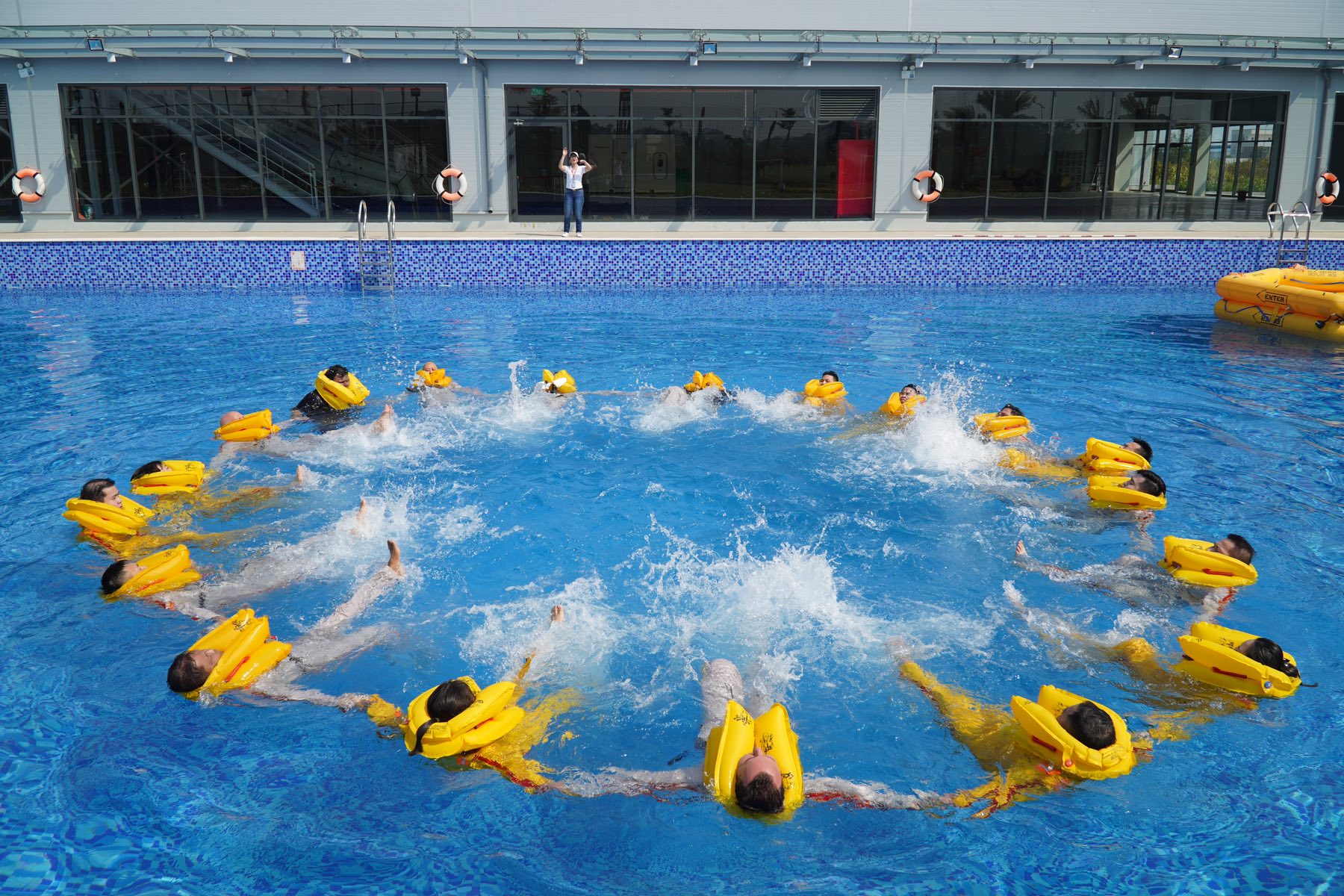 Hồ bơi tạo sóng tiêu chuẩn Olympic