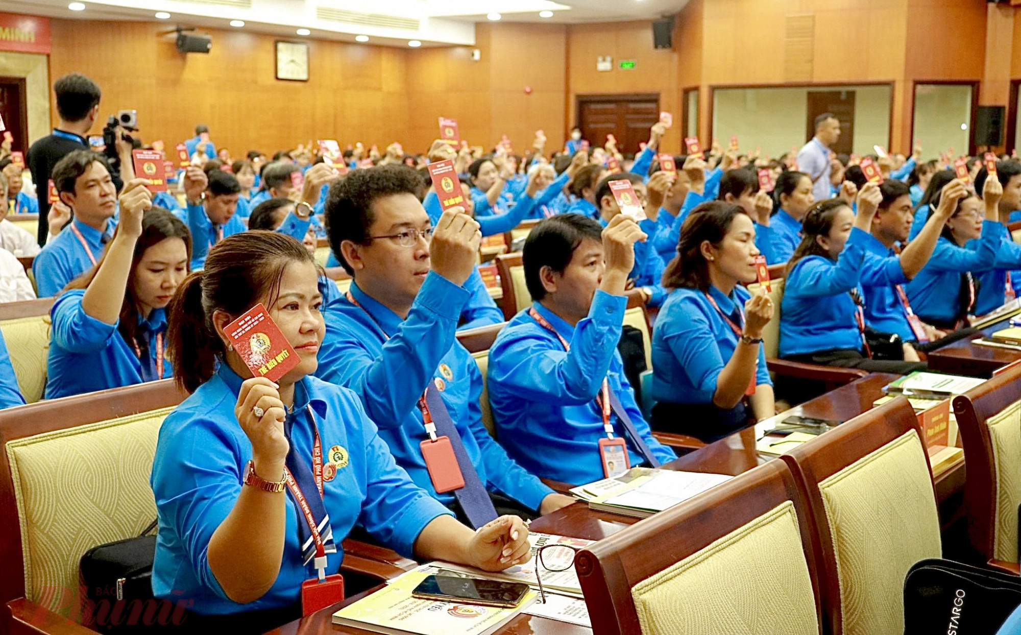 Các đại biểu làm việc tại phiên thứ nhất Đại hội Công đoàn TPHCM lần thứ XII